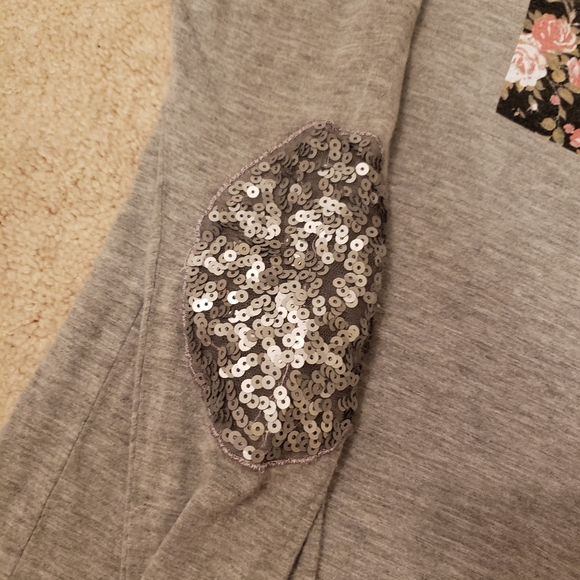 Lightweight long sleeve blouse - Picture 2 of 4